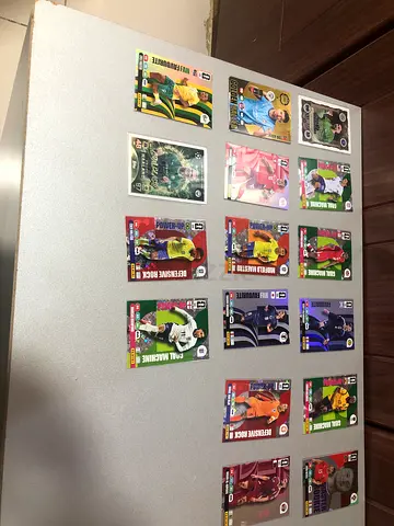 Collection of 18 Football Trading Cards - Mixed Players
