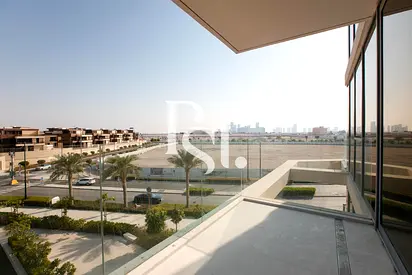 Beachfront 3BR+M | Pool View | Vacant Soon!