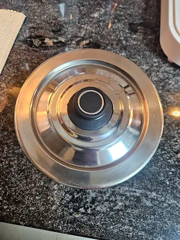 Stainless Steel Pot Lid with Heat-Resistant Knob - 20cm (Good Condition)