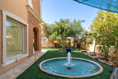 Unique Corner Villa | Park Facing | Huge Plot
