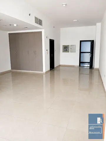 Studio for Families With Gym, Pool, and Car Parking