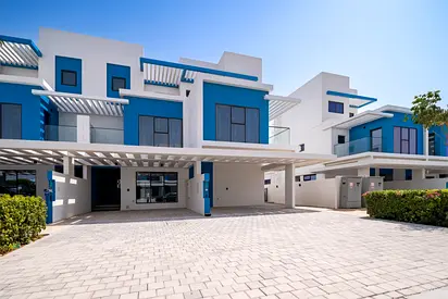 Corner Plot | Close to Pool | 5 Bed + Maids