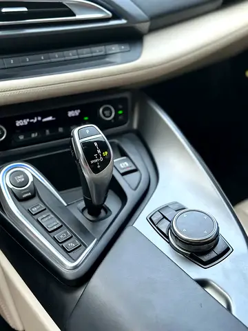 2016 BMW I8 — фото 12