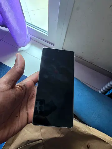 Samsung Galaxy phone - good condition, grey back