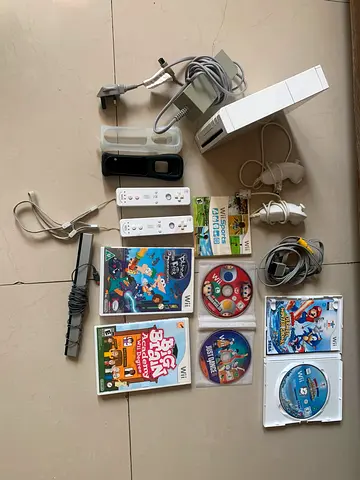 Nintendo Wii console bundle with 2 remotes, nunchuks, sensor bar and 6 games