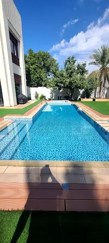 Professional Swimming Pool Maintenance & Cleaning