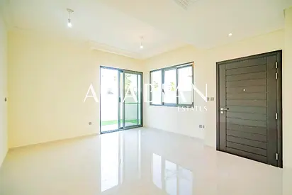 Exclusive | R2EM Corner | 3+ maid | Vacant