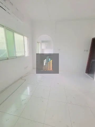 RENOVATED STUDIO