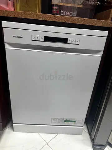 Hisense Freestanding Dishwasher - white very Good Condition