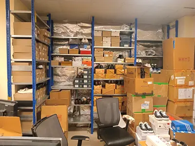 A Ready retail shop+Warehouse - Low rent