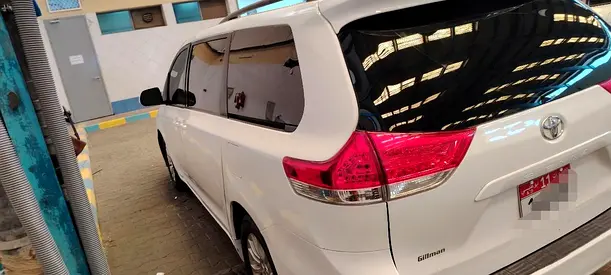 صورة 11 لـ 2011 Toyota SIENNA