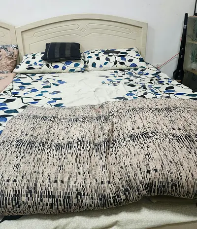 Queen bed
