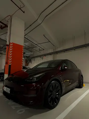 2024 Model Y Performance | 8,350 km | Midnight Cherry | Enhanced Autopilot