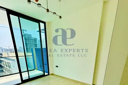 MODERN 1-BEDROOM | UNFURNISHED | POOL VIEW