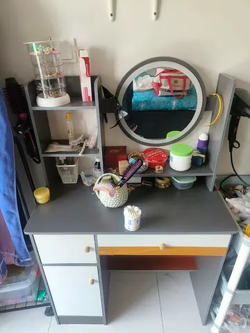 Dressing table