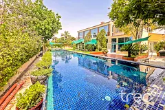 Type 12 | Golf Course View | Private Pool