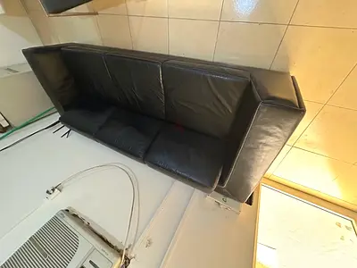 3-seater black leather sofa made in itely original in good used condition