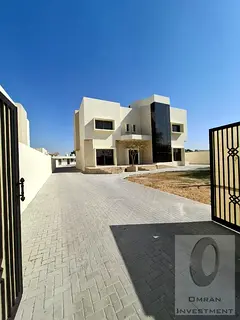 Large Commercial Villa Facing The Park