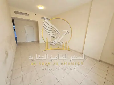 غرفتين وصالة منطقه المجرة تامين موجل قريب من فندق الريم الكورنيش تكييف مركزي اطلاله مفتوحه صيانه مجانيه باركن رملي متوفر