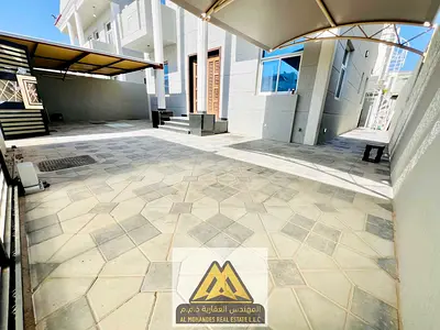 مساحات واسعة |غرف ماستر | غرفة طعام | صالة مريحة | ثاني ساكن | تشطيبات ممتازة | تصميم راقٍ ومريح | موقع مميز وحيوي | خصوصية عالية