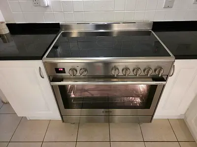 Bosch 8 series model 5 zone Electric cooker 90by60 cm