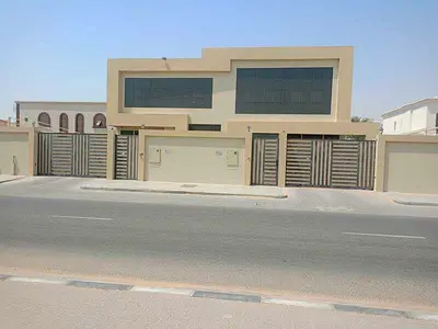 استثمار سكني قوي في الحوشي: فيلتان G+1 على أرض واحدة 10,000 قدم، شارع 18م، 10 غرف ماستر، دخل إيجاري وموقع مميز بسعر 4 مليون درهم، فرصة مميزة