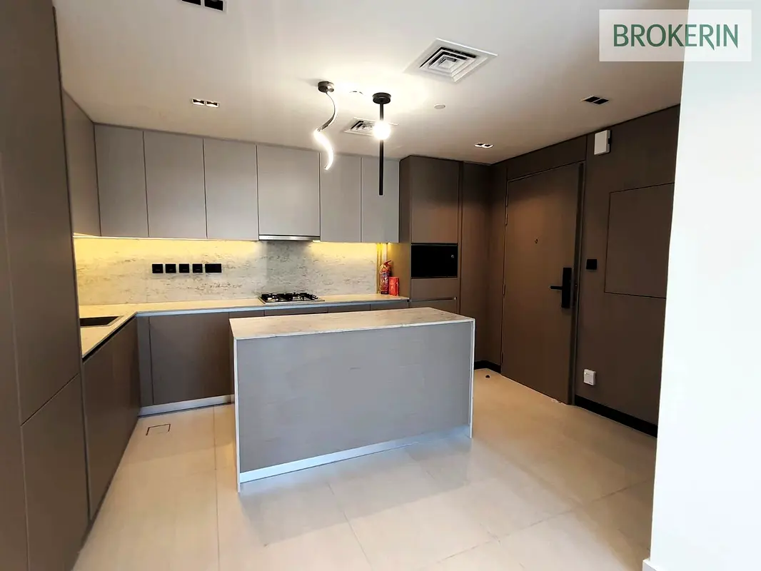 BRAND NEW SPACIOUS UNIT | BALCONY + PRIVATE POOL