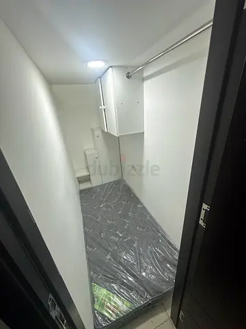 Fully closed partition available in tecom near DIC metro station