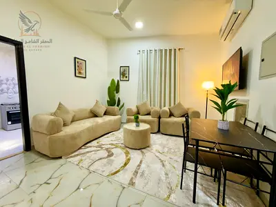 شقه غرفه وصاله واسعه علي موقع متميز بفرش فندقي نظيف بتكييف مركزي وقريبه من جميع الخدمات