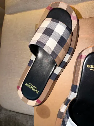 Authentic Burberry slides women’s