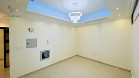 Looking for peace and comfort? Enjoy 3 bedrooms, a living room, balcony and private parking in a sec