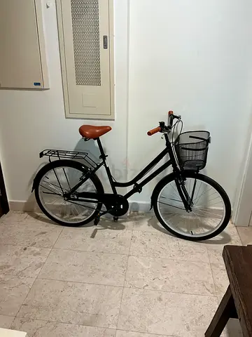 Black city cruiser bike with basket and rear rack - excellent  condition