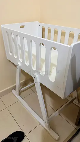 Rocking baby cot