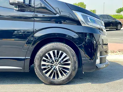 2023 Toyota GRANVIA — фото 8