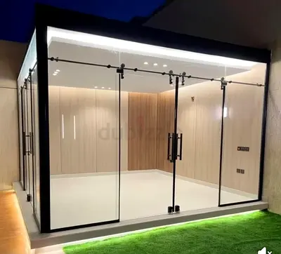 Modern Glass Garden Room / Outdoor Studio with Sliding Doors