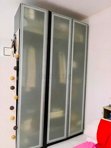 3-DOOR CABINET