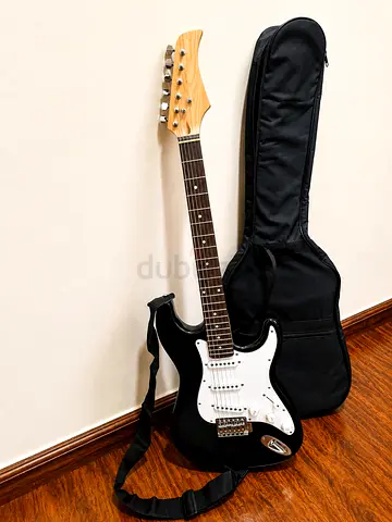 Electric guitar with padded gig bag - used