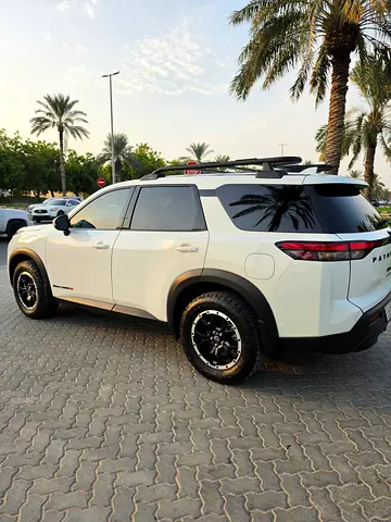 Nissan Pathfinder Silver Edition, миниатюра 3