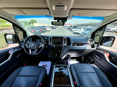 2023 Toyota GRANVIA — фото 13