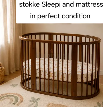 Stokke Sleepi Oval Crib with Mattress - Excellent Condition