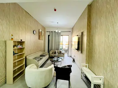 Fully furnished 1 bedroom apartment like a brand new with huge living area on prime location contra