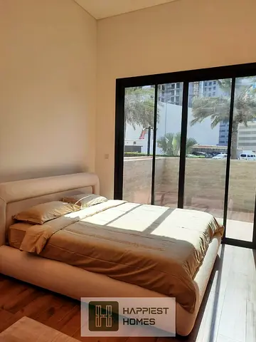 Bright Studio | Furnished | Balcony | Park & City Views