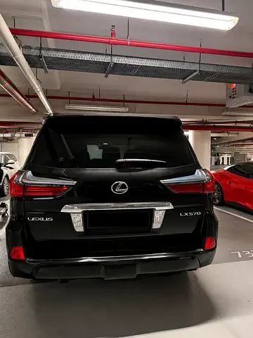Lexus LX 570 Platinum  - Super Clean - 2016 | GCC Specs | Low Mileage | Pristine Condition