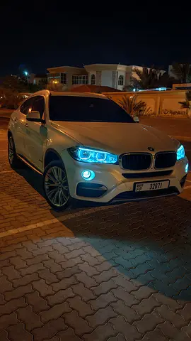 BMW xDrive35i V6 GCC dealer maintain very clean and good condition