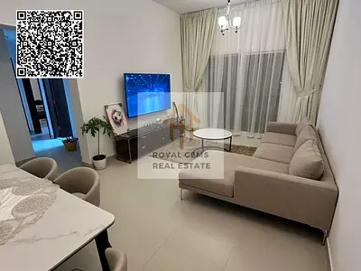 شقة واسعة ومفروشة بالكامل بغرفتين وصالة، تصميم عملي، شرفة، وموقع مميز يوفر سهولة الوصول إلى جميع الخدمات وشارع E311
