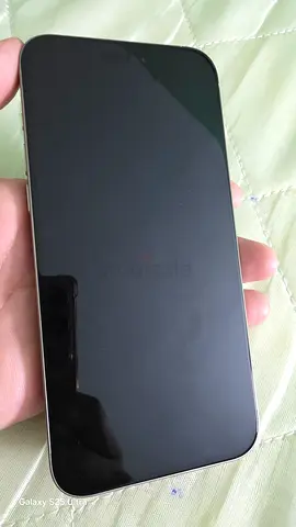 iPhone in Excellent condition not a single scratch new condition 15 pro max 256