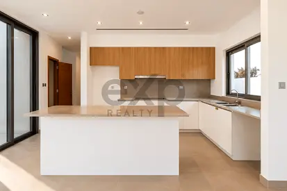 Vacant | Large Corner Plot | Single Row Villa
