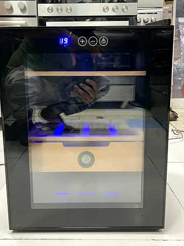 Small humidor capacity fridge