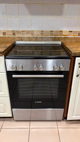 Bosch freestanding electric oven with ceramic hob - good condition