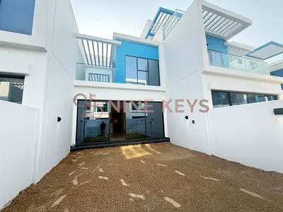 3 Bedroom Town House / Ready to move / Back to back